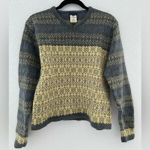 Columbia Vintage Patterned 100% Wool Sweater in Gray and Cream